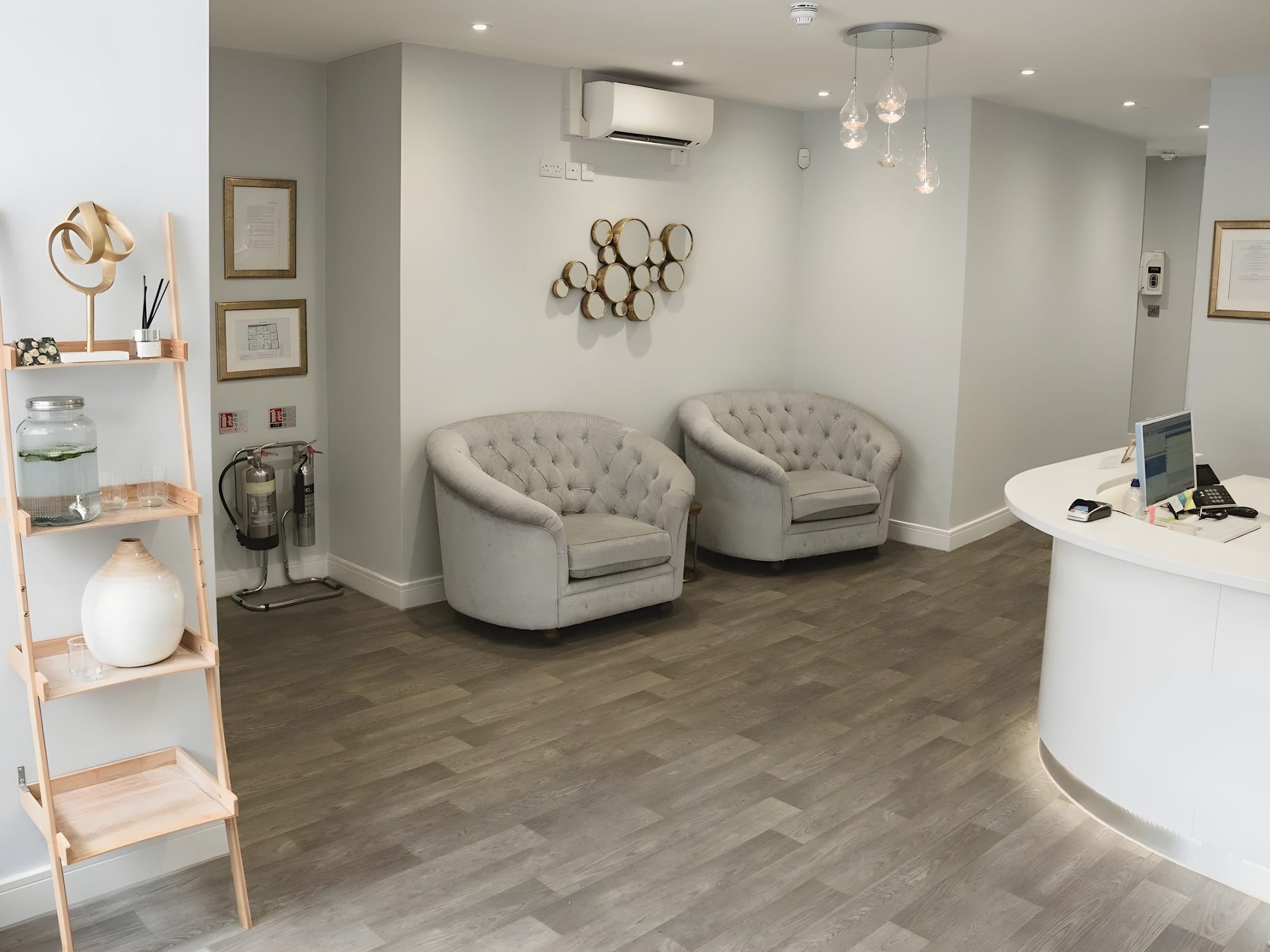 Smile Rooms Windsor waiting area with tufted armchairs and reception desk